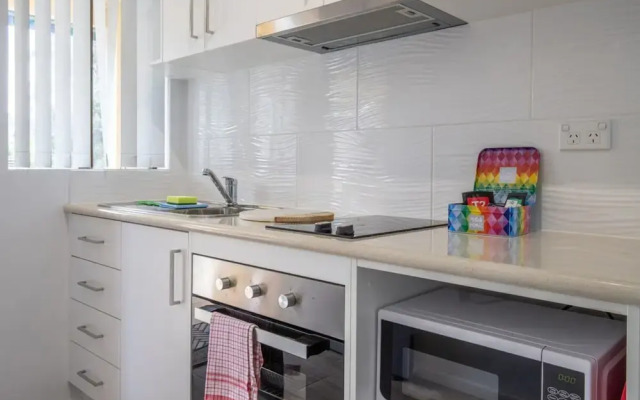 Seafront Getaway Studio, Great Location With Pool