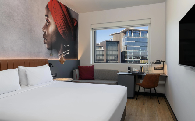 Radisson RED Hotel, Johannesburg Rosebank - Image 3