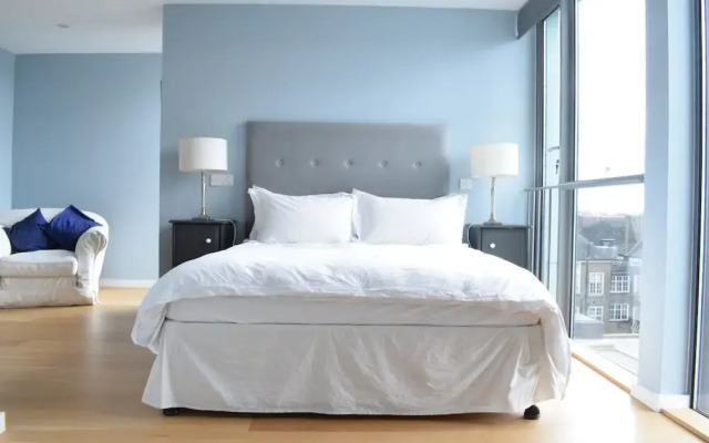 Spacious 2 Bedroom Penthouse in Islington