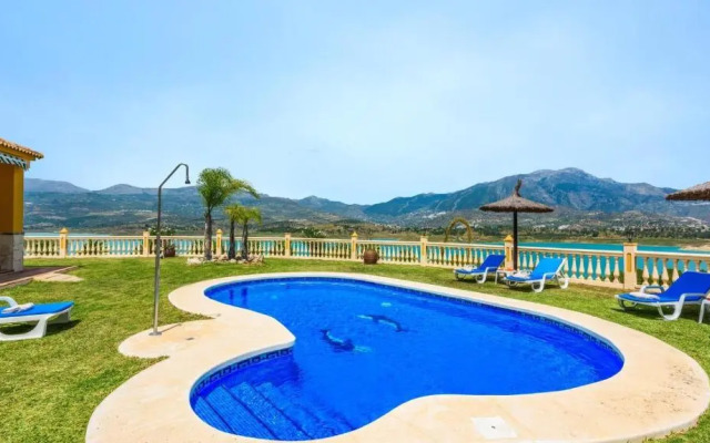 Cortijo Angela Vinuela by Ruralidays