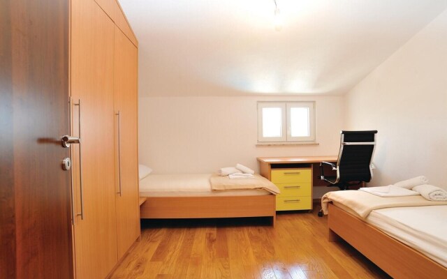 Beautiful Home in Pridraga With Wifi and 5 Bedrooms