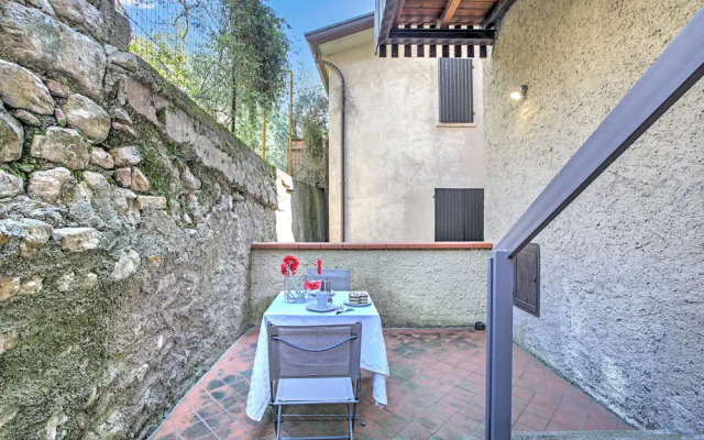 Lemon House With Shared Pool
