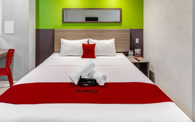 RedDoorz Plus @ Jones Avenue Cebu