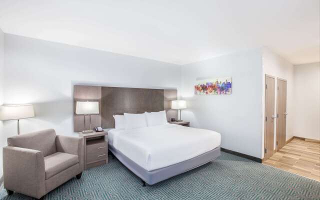 La Quinta Inn & Suites by Wyndham Dallas Duncanville