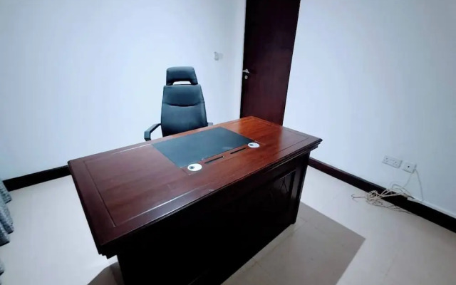 Stylish 3 Bedroom House Near Airport & Marina Mall