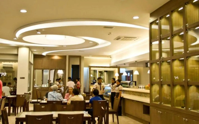D' Hotel and Suites