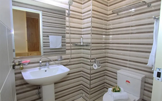 Blue Road Town Pension-Crystal