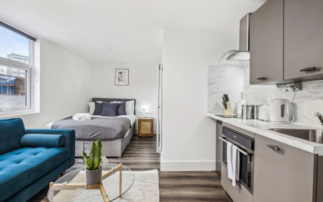 STH Sutherland Avenue Apartment