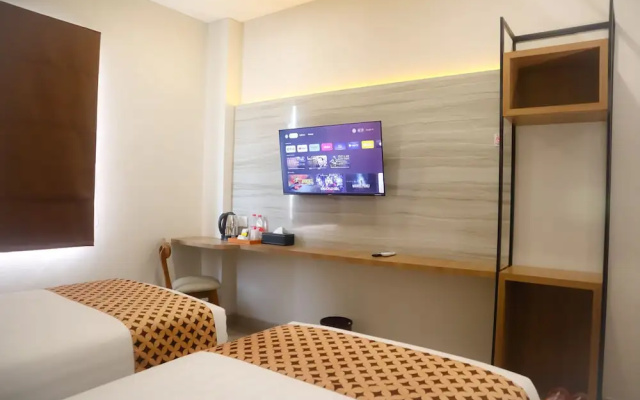 Front One Hotel Gombong