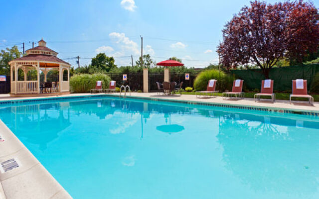 Crowne Plaza Hotel Clark Newark