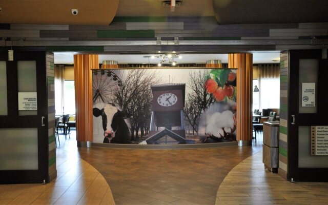 Holiday Inn Express & Suites Perry-National Fairground Area #34 by IHG