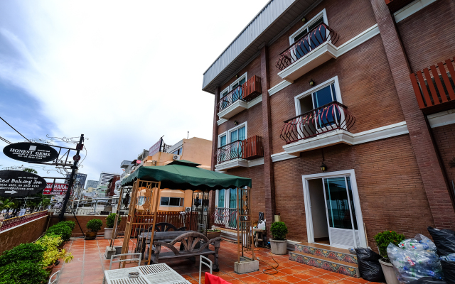 Red Balcony Hotel