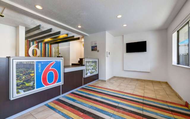 Motel 6 Kirkland, WA - North Kirkland