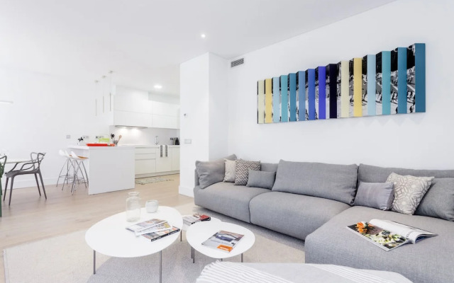 Velazquez Apartments by FlatSweetHome