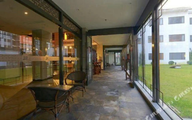 Qie Tieg Hotel