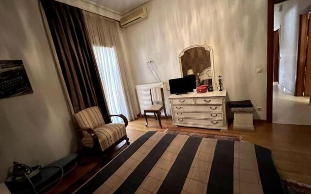 Central Luxury Apartment with huge balcony