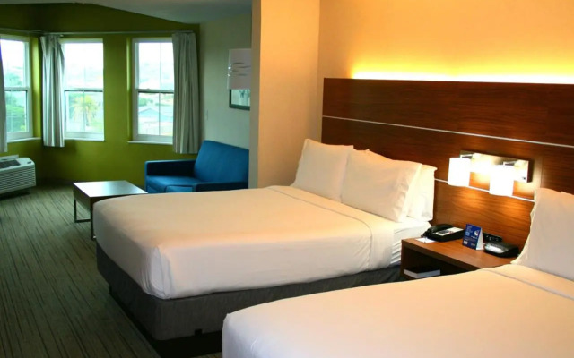Holiday Inn Express Marina