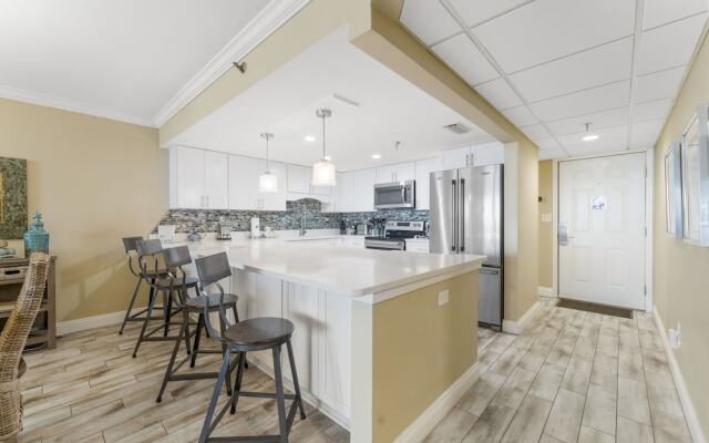 Stunning 2/2 Designer Condo w Coastal Appeal Right on the Gulf!