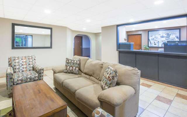 Super 8 by Wyndham Belleville