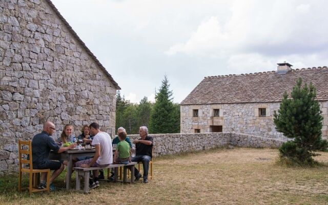 Village de Gites du Mas De La Barque
