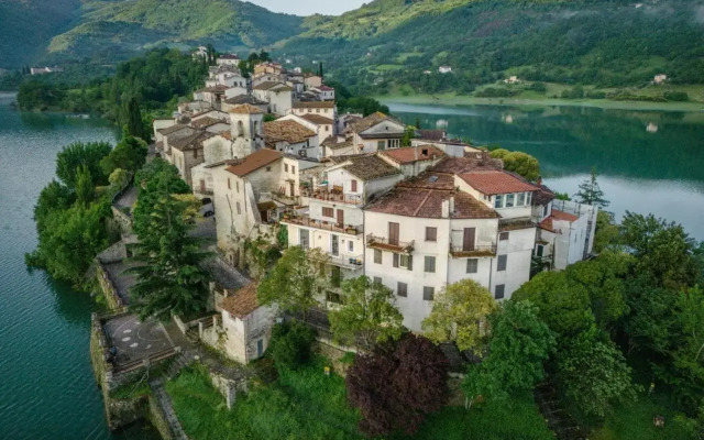 Letizia Lake House Panoramic View