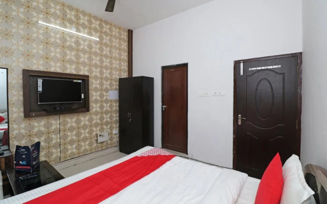 OYO 24572 Express Inn