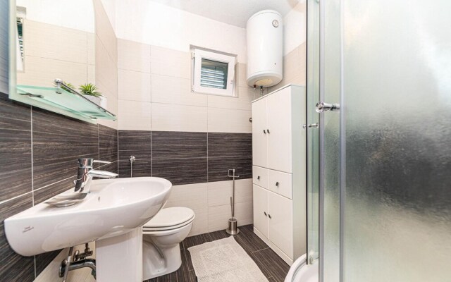 Amazing Home in Jadrija With Wifi and 4 Bedrooms