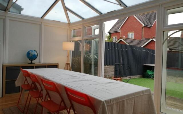 Spacious townhouse with sea views near Cardiff
