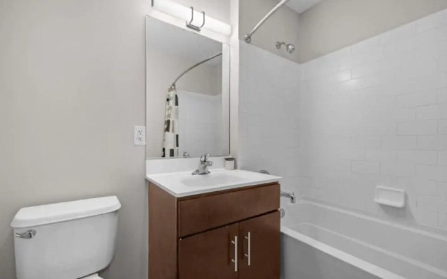 Bluebird Suites near PATH
