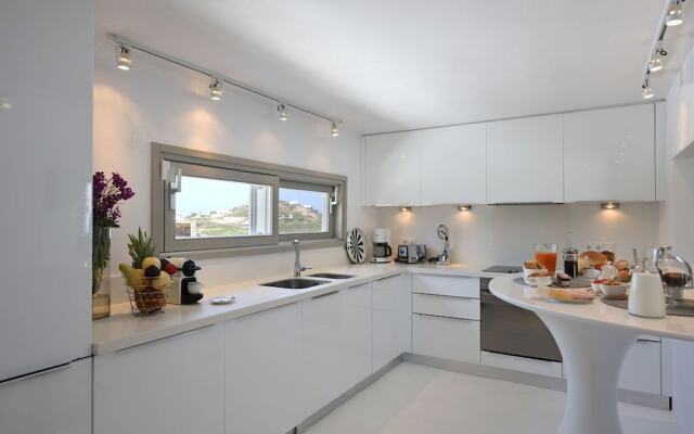 Villa Dafni 4BD with Pool in Kalafatis