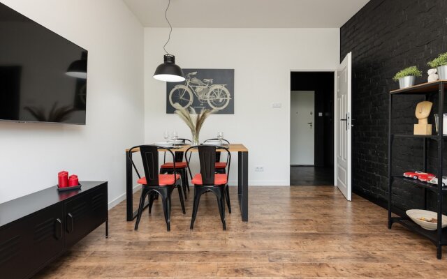 Trendy Apartment Wola by Renters