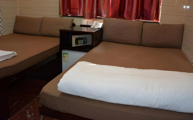 Everest Hostel