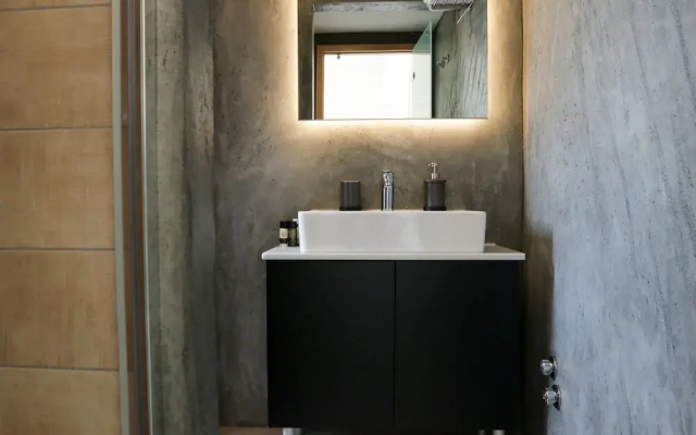 V36 Suites