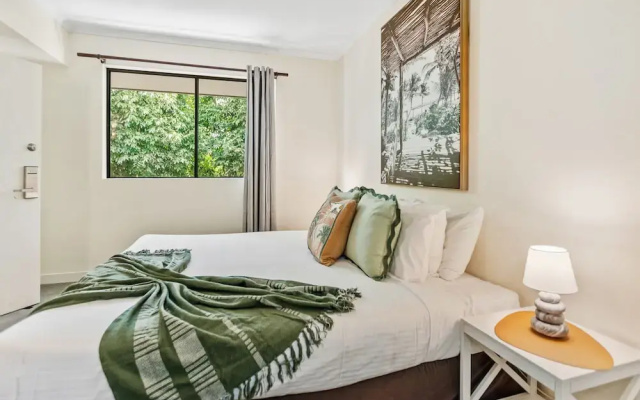 Palm Cove Studio Pools Spa Bar