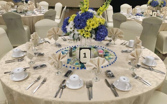 Holiday Inn Westbury - Long Island by IHG