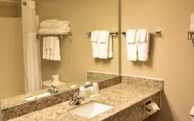 Crossings By Grandstay Inn & Suites