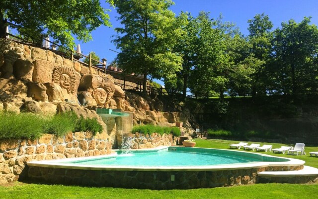 Residence with swimming pool in Sorano