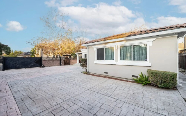 SJ Downtown 5 BR Stunning House