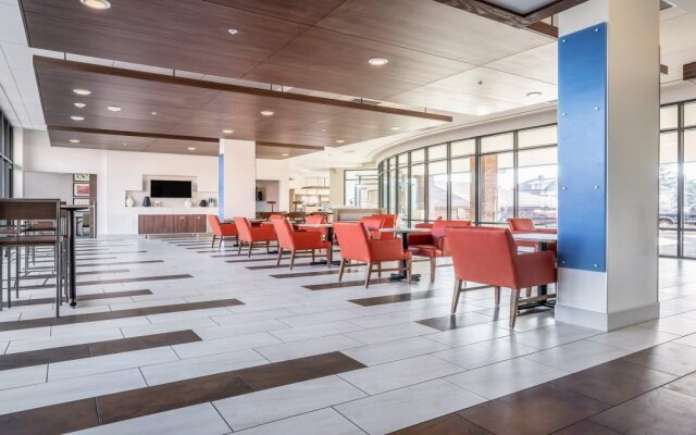 Holiday Inn Express and Suites-Platteville by IHG