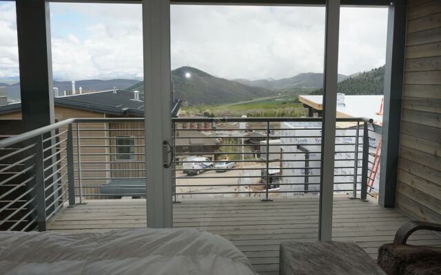 New 3br/4ba Stunning  In Canyons Village 3 Bedroom Condo by RedAwning