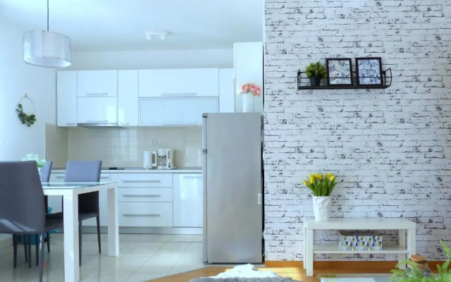 Iris Apartments