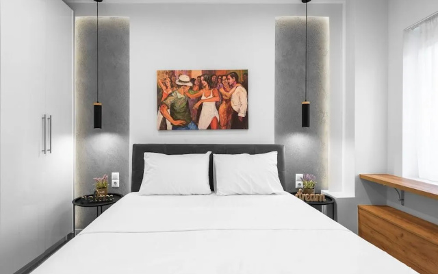 White and Wood Nilie Hospitality MGMT