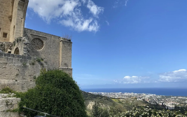 Bellapais Abbey Hotel