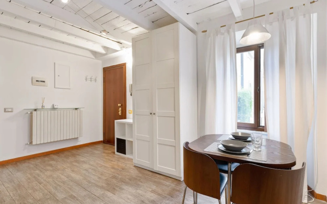 JOIVY Beautiful Studio For 2 Near Sempione Park
