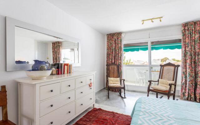 Lunamar 82 Apartment by GHR Rentals