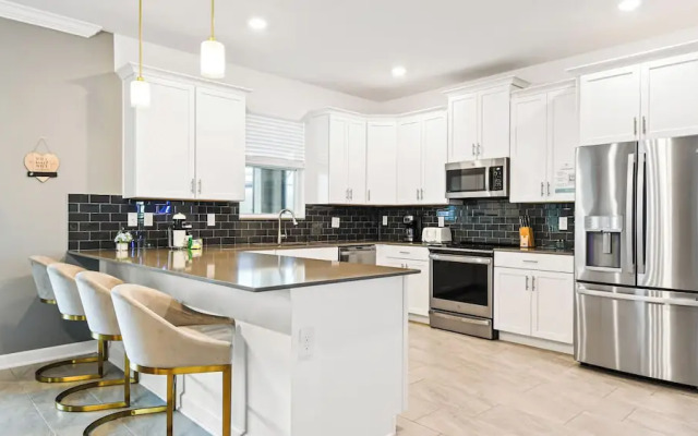 Storey Lake 6BR Lakeview Home Pool Spa Near Disney