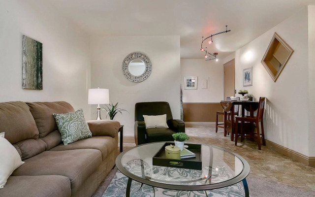 Bond Hotel and Extended Stay