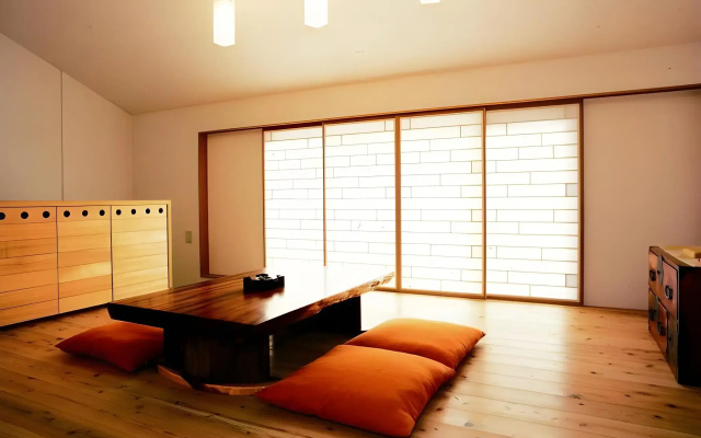 OTARU RETREAT by Onko Chishin