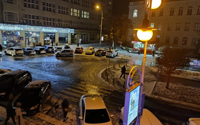 Апартаменти трехкімнатні в самому центрі для 6-х