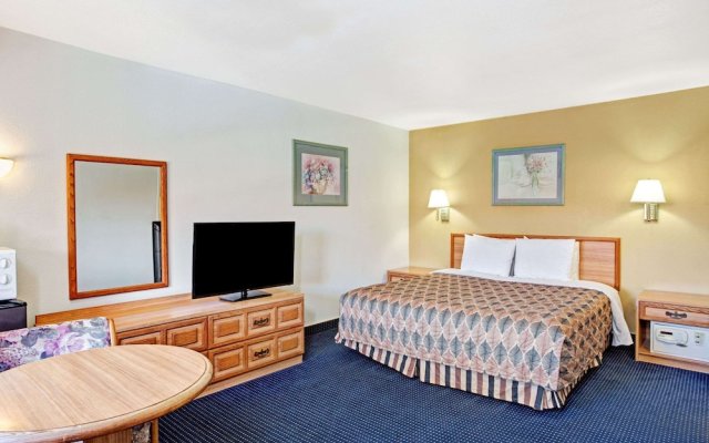 Travelodge By Wyndham Casino/Outlet Mall
